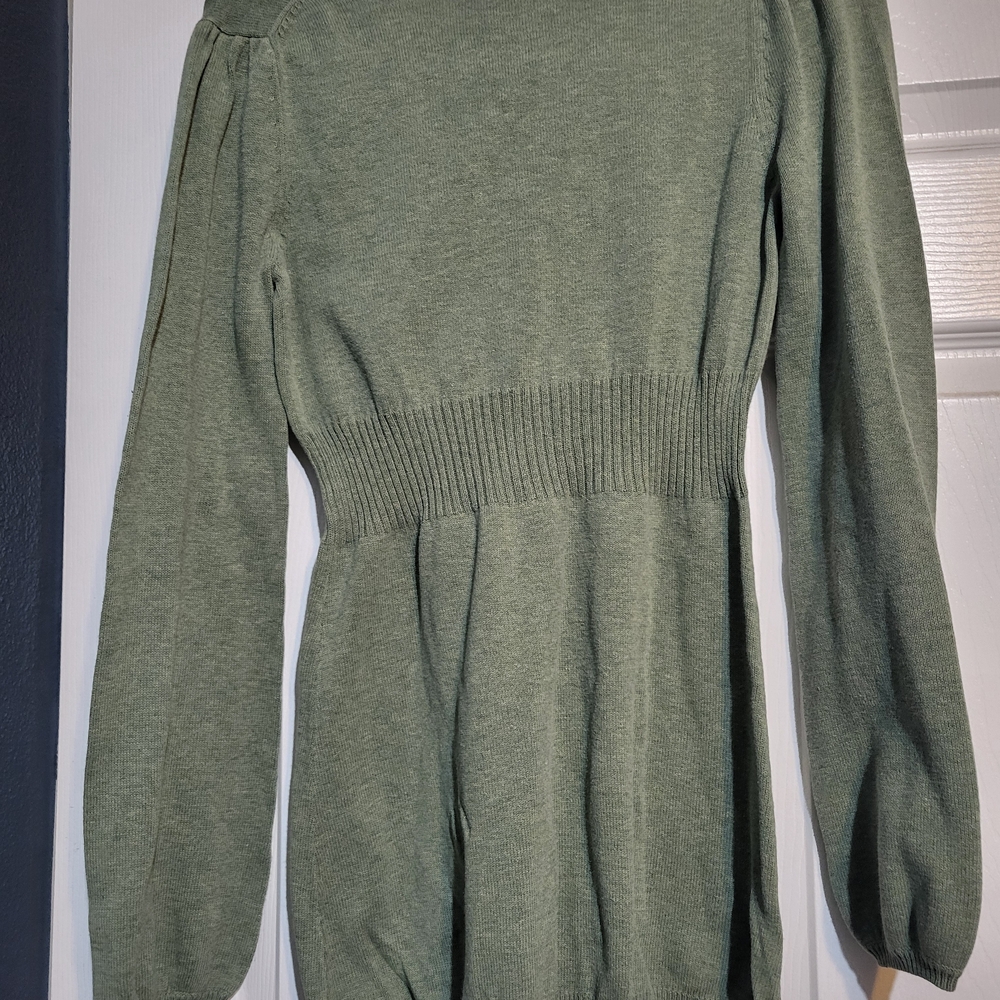 Green V-Neck Sweater - Picture 4 of 4